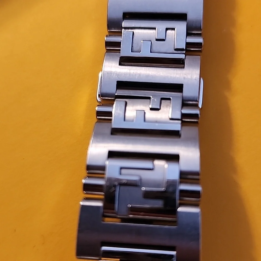 Brand New Fendi watch High Speed 4600M - Picture 3 of 13